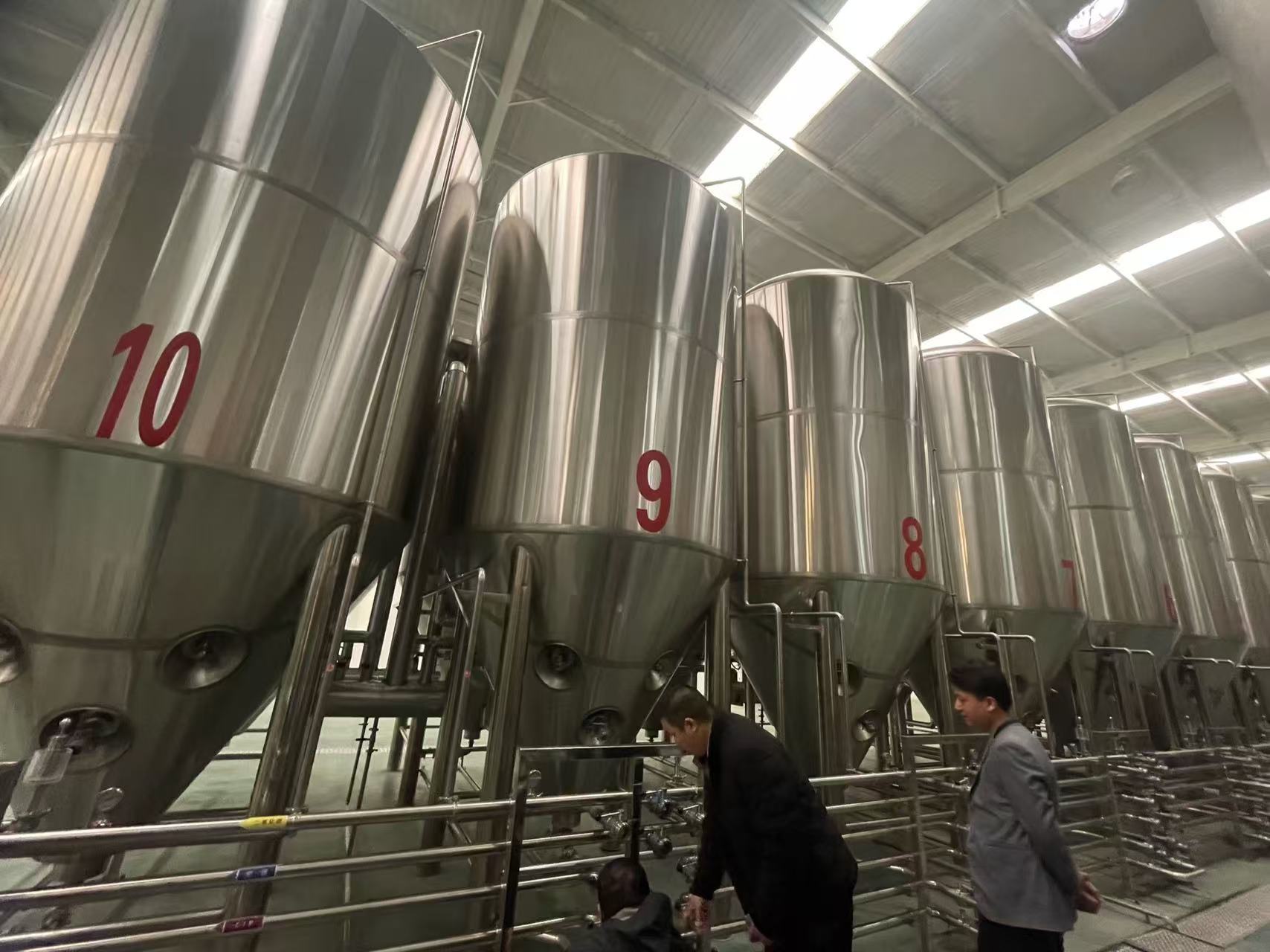 泰山精酿啤酒设备厂—平面布置、设备设计、制造、调试、培训等一条龙服务